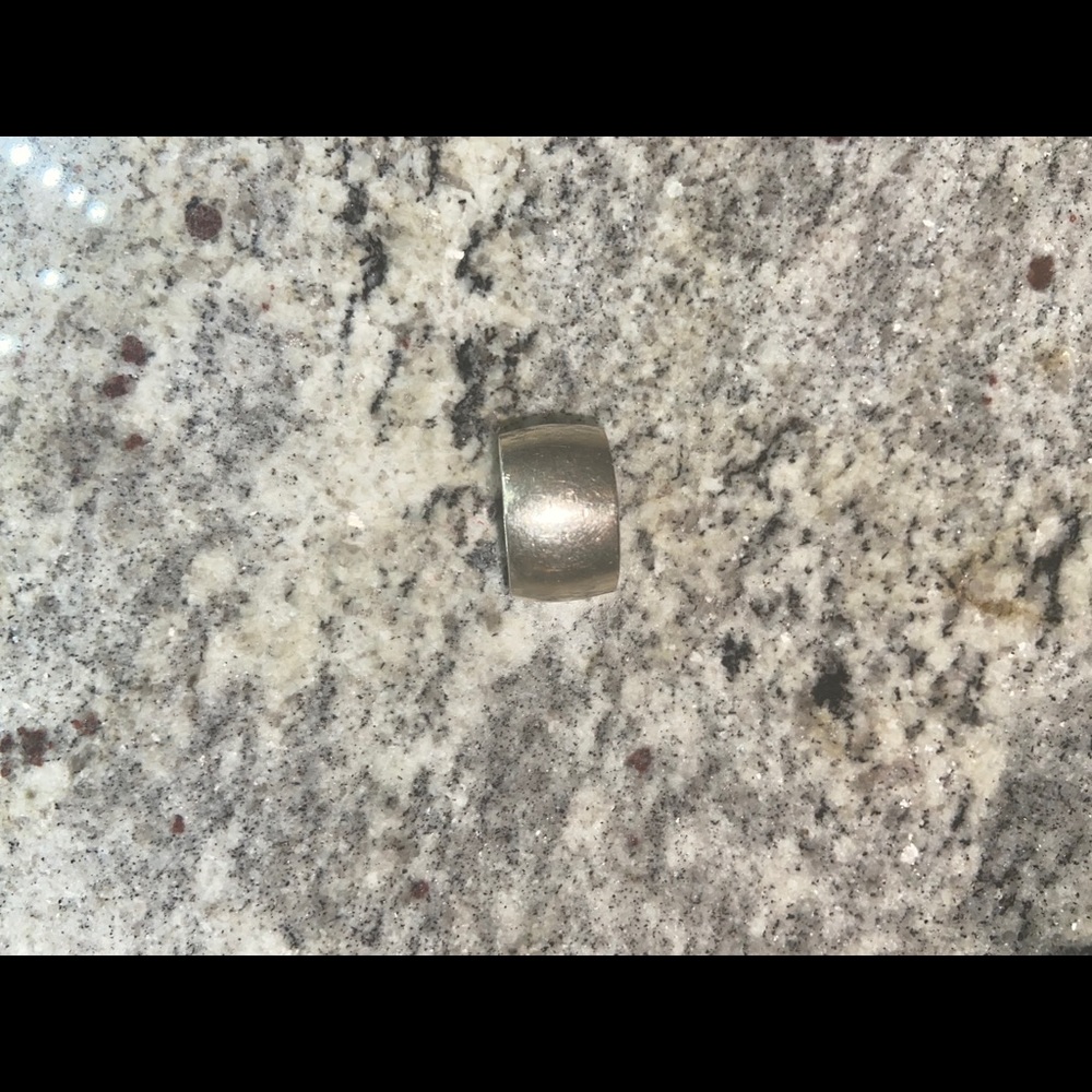 Silver ring - Picture 2 of 4